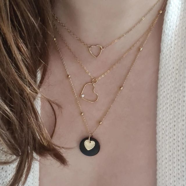 #loveintheair • C'est en ligne !! ❤️ On célèbre L'AMOUR ❤️ Retrouvez la collection L'AMOUR, ainsi que les autres bijoux, dont ceux pour la St-Valentin 😘 
•
Vous êtes nombreuses à m'avoir dit que vous vouliez l'ensemble Collier + Boucles d'oreilles L'AMOUR 😍
SURPRISE !! ✨️ En ajoutant le code LAMOURFOU au panier, vous aurez une réduction et la livraison offerte ✨️🥰 • #lamourfou
•
•
•
#ninamikhaparis #laissezvouspomponner #bijouxcreateur #goldfilled #madeinparis #bijouxcoeur #heartlove #jetaime #stvalentin #saintvalentin #valentines